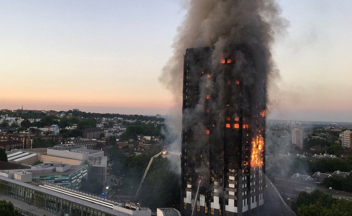 Nhìn lại vụ cháy kinh hoàng tại London: lớp cách nhiệt cho nhà bắt lửa một cách nhanh chóng - Tại sao vậy?