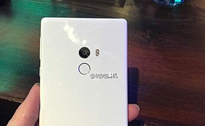 Xiaomi có thể trình làng phiên bản màu trắng của smartphone không viền màn hình Mi MIX tại CES