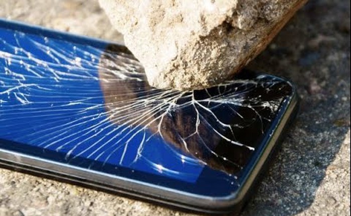 Thả rơi, đập óc chó bằng smartphone Nokia 6: cục gạch đã trở lại nhưng liệu có còn lợi hại như xưa?