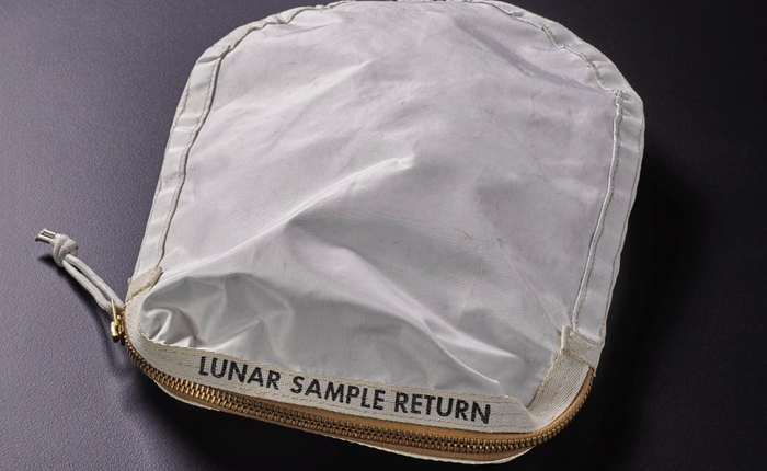 Các vật dụng trên tàu vũ trụ của NASA sẽ mang về hơn 5 triệu USD sau khi bán đấu giá trên eBay