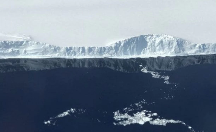 NASA đã chụp được núi băng trôi khổng lồ bị tách khỏi Nam Cực, đây là hình ảnh rõ nét về nó