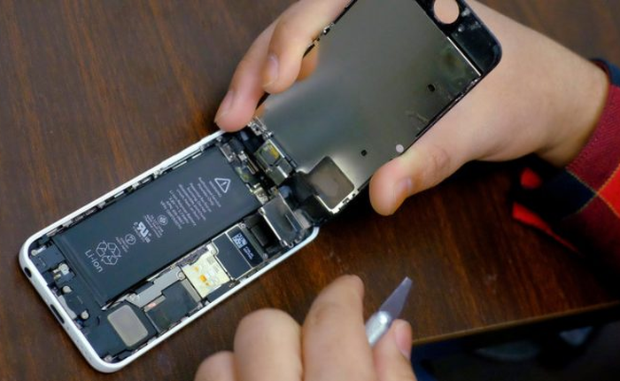 Apple đã bắt đầu triển khai dịch vụ thay pin với 29$, sớm hơn 2 ngày so với dự kiến
