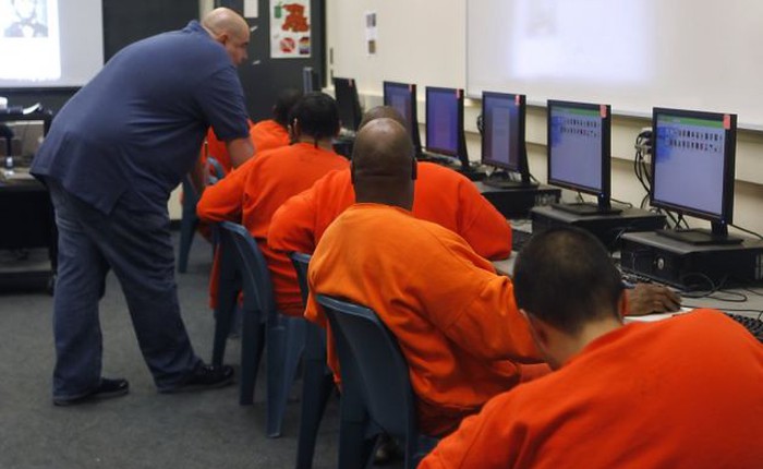 Tù nhân Mỹ tự ráp máy tính, kết nối với mạng của nhà tù để nhắn tin cho mẹ