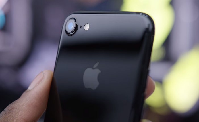 Từng là màu đắt nhất, iPhone 7 Jet Black sụt giá thảm hại, trở thành màu rẻ nhất hiện nay