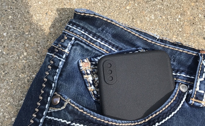 Bài thử nghiệm xem iPhone X có đút vừa túi quần jean hay không