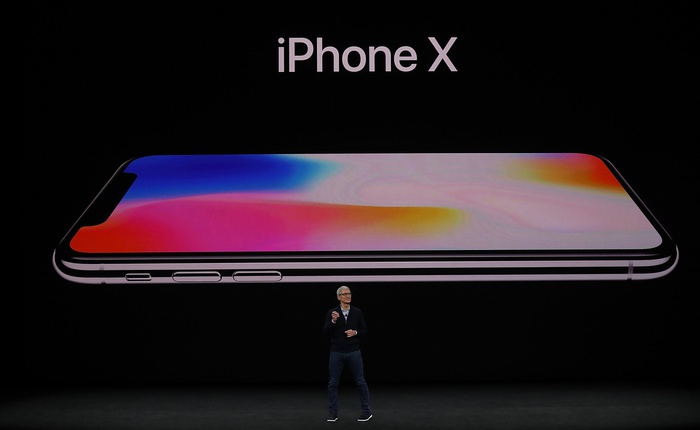 Apple đọc là "iPhone ten", người dùng bảo là "iPhone Ếch-X", còn bạn đọc iPhone X là gì?