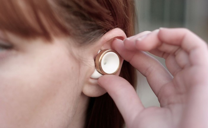 Bạn có thể tăng giảm âm lượng cho chính đôi tai của mình bằng cặp tai nghe này