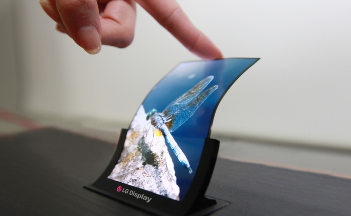 Apple sẽ chọn LG là nhà cung cấp màn hình OLED dẻo cho iPhone gập vì sợ Samsung tiết lộ thiết kế ra ngoài