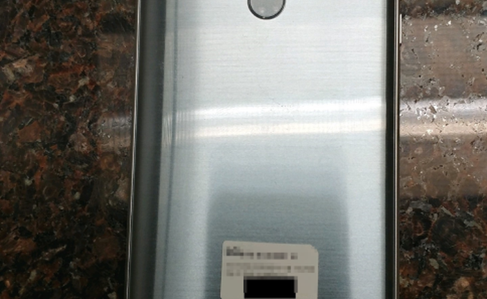 LG G6 tiếp tục lộ ảnh thực tế, lần này là bản màu bạc sang trọng, màn Always-On