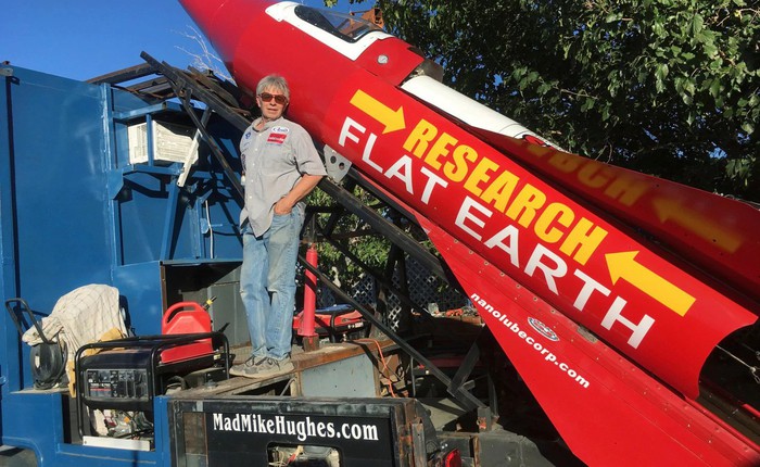 Cuối tuần này, bác già 61 tuổi sẽ dùng tên lửa tự chế bay lên không để chứng minh Trái Đất này là phẳng