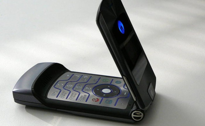 Huyền thoại nắp gập Motorola RAZR V3 trở lại? Hay quả lừa của Motorola nhân ngày Cá tháng tư?