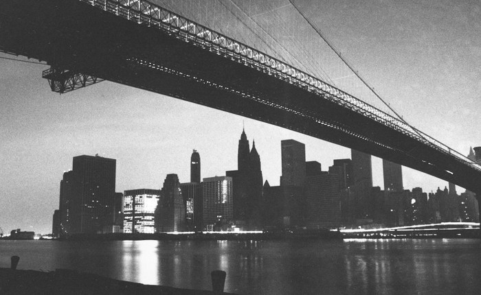 40 năm trước một vụ mất điện đã khiến New York mất 300 triệu USD và đây là những bức ảnh ghi lại sự kiện kinh hoàng này