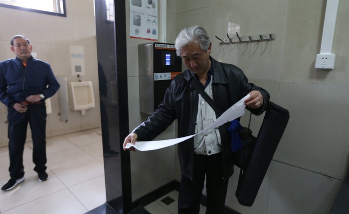 Trung Quốc phải sử dụng công nghệ nhận dạng khuôn mặt để chống nạn ăn cắp giấy vệ sinh