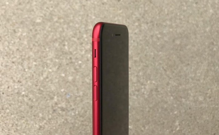 Hy sinh chiếc iPhone 7 Plus Jet Black để có iPhone 7 Plus PRODUCT (RED) mặt trước màu đen, anh chàng này nhận về kết quả không thể mỹ mãn hơn