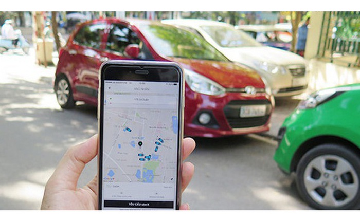 Hà Nội chính thức cấm dịch vụ đi chung xe của Grab và Uber