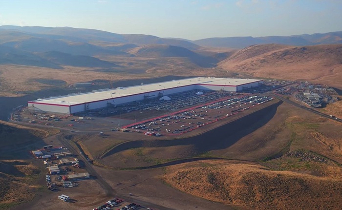 Cùng ngắm nhìn vẻ bề ngoài của siêu nhà máy khổng lồ Tesla Gigafactory rộng tới hơn 5 triệu mét vuông