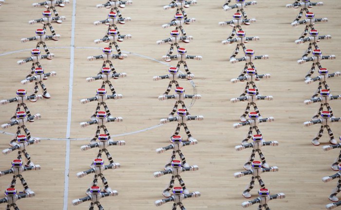 1,069 chú robot vừa lập kỷ lục guiness cho màn nhảy đồng diễn với số lượng robot tham dự lớn nhất thế giới