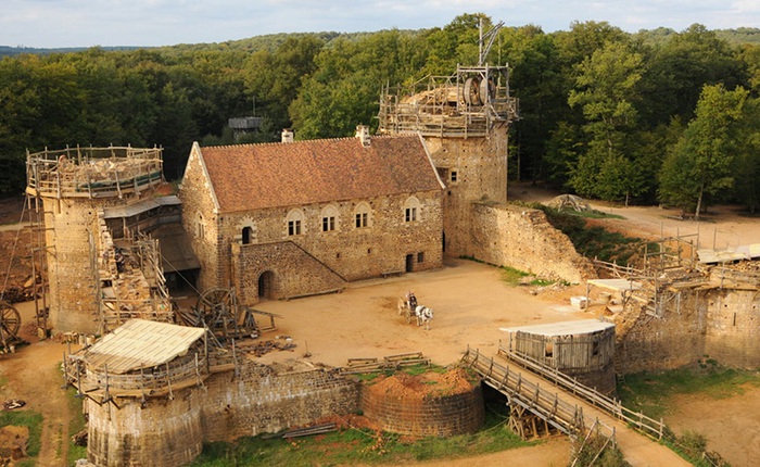 Ngay tại thế kỷ 21 này, người ta thử xây lâu đài trung cổ bằng phong cách thời trung cổ