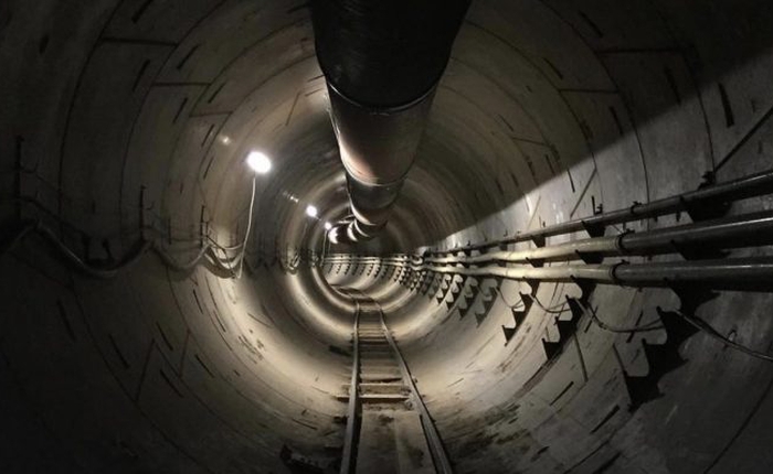 Tỷ phú Elon Musk khoe đường hầm xuyên thành phố vừa mới đào xong