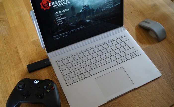 Microsoft Surface Book 2 có một vấn đề nghiêm trọng khi chơi game: ngốn sạch pin kể cả khi đang cắm sạc