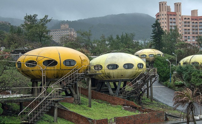Khám phá ngôi làng UFO nổi tiếng nơi người dân sống trong những chiếc đĩa bay