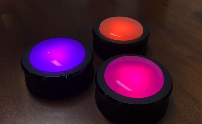 Amazon trình làng Echo Buttons, một chiếc nút phát sáng giá 10 USD