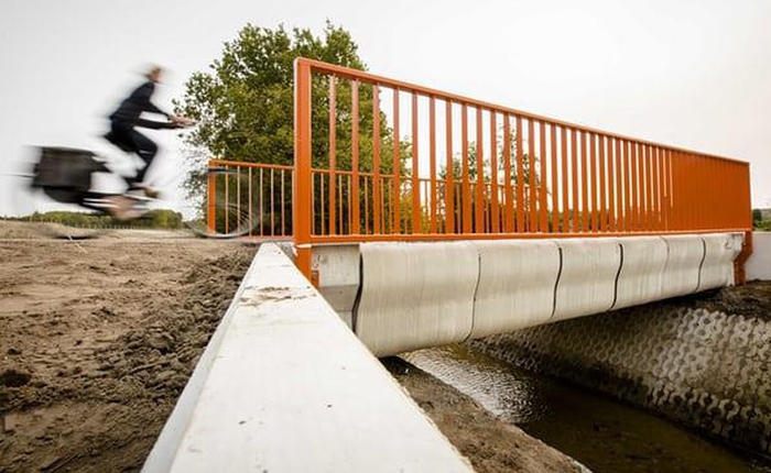 Cây cầu được in 3D đầu tiên có thể chịu được 40 chiếc xe tải.. nhưng chỉ cho xe đạp đi qua