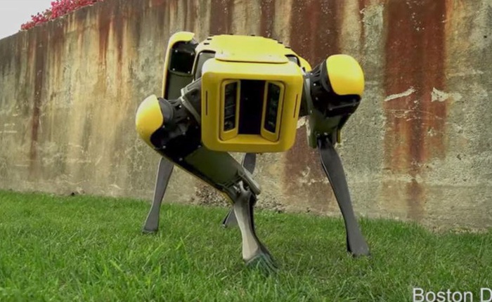 Boston Dynamics cho ra mắt phiên bản nâng cấp của chó robot SpotMini: Di chuyển mượt hơn, giống chó hơn