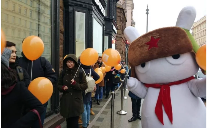 Xiaomi khai trương cửa hàng đầu tiên tại Nga, đông vui nhộn nhịp chẳng kém gì Apple Store