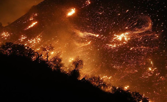 Mỹ: Cháy lớn tương đương diện tích 37.000 sân bóng đá khiến California như rơi vào ngày tận thế