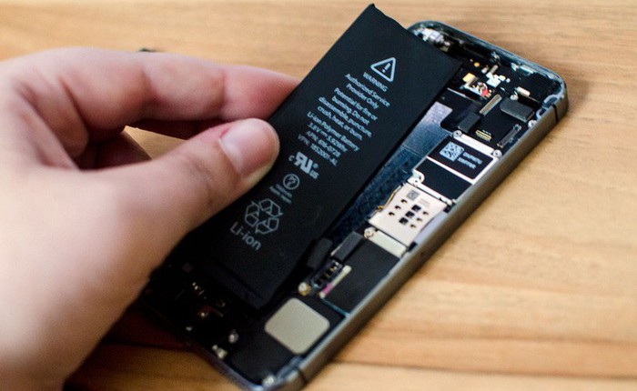 Người dùng nghi ngờ Apple cố tình làm giảm hiệu năng của các iPhone cũ đã chai pin