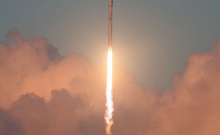 SpaceX lần đầu tiên trong lịch sử hoàn thành sứ mệnh tiếp tế cho ISS bằng tên lửa và tàu vũ trụ tái sử dụng