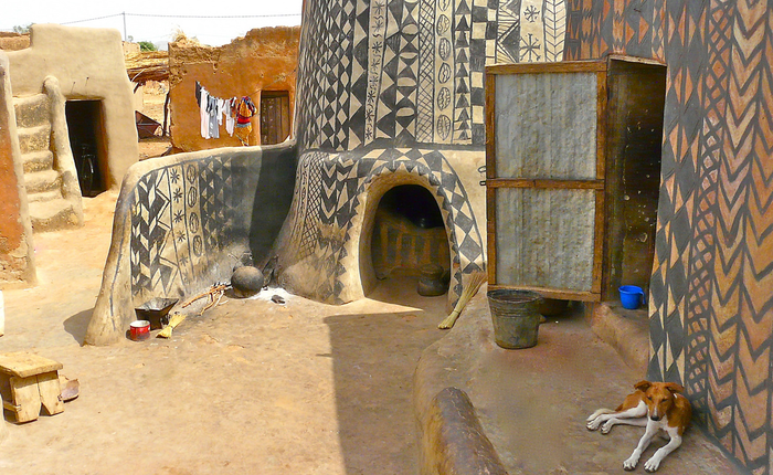 Ngôi làng đất nung kỳ lạ của quý tộc châu Phi, mỗi căn nhà là một tác phẩm nghệ thuật