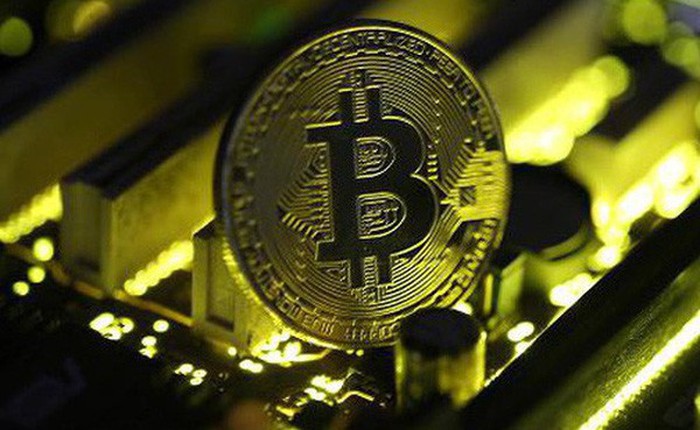 Bitcoin lao dốc vì nhà đầu tư ào sang bitcoin cash