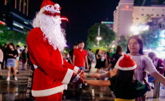 Đời sống qua lăng kính smartphone (Kỳ 2): Những cung bậc cảm xúc đón Giáng Sinh của người Sài Gòn
