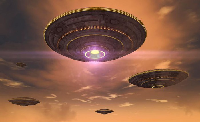Đạo diễn Pacific Rim từng thấy UFO, nhận xét thiết kế xấu tệ