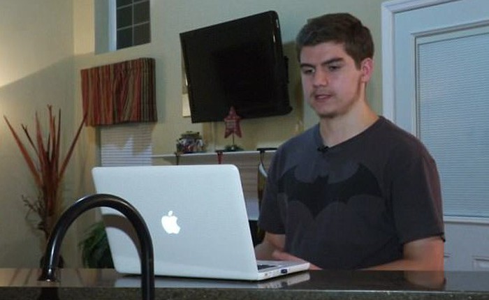 Đây là chàng trai 17 tuổi đã khiến Apple phải xin lỗi cả thế giới, đứng trước nguy cơ bị kiện hàng tỷ USD