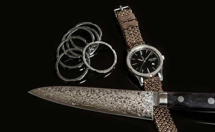 Đây là chiếc đồng hồ được tạo nên từ kỹ thuật rèn kiếm 700 năm tuổi của Nhật Bản