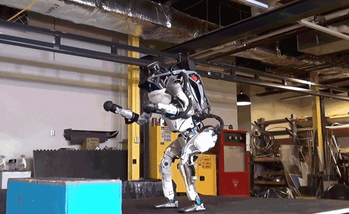 Sợ dần đi là vừa: Boston Dynamics vừa cho ra mắt loại robot có thể lộn santo, xoay tròn trên không trung