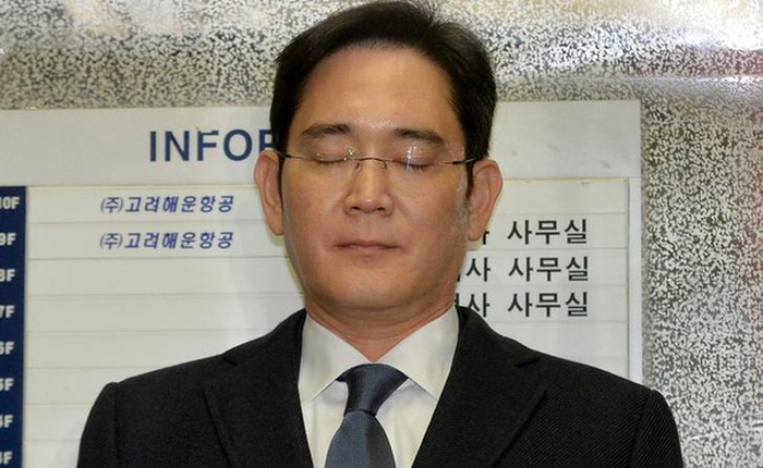 "Thái tử Samsung" phải ngủ trên sàn nhà, ăn suất cơm 28.000đ trong tù