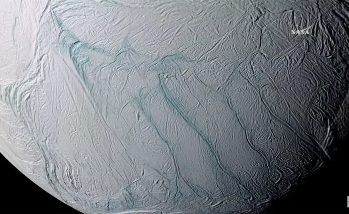 NASA: Mặt trăng Enceladus của Sao Thổ có đủ các yếu tố để tồn tại sự sống
