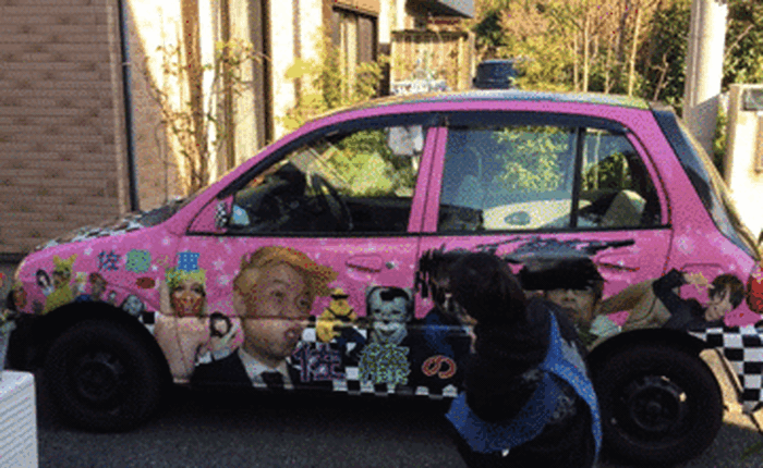 Nhật Bản: Bị chê dở hơi vì dùng bút viết bảng để sơn ô tô, sau khi đem xe đi rửa ai nấy đều bất ngờ