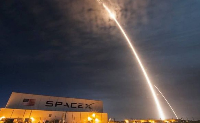 Cựu nhân viên kỹ thuật cho rằng tên lửa SpaceX không an toàn, có thể phát nổ và anh bị Elon Musk đuổi việc sau khi báo cáo vấn đề này