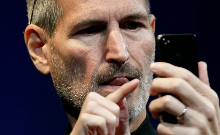"Vũ khí" của Steve Jobs từng một thời giúp iPhone hùng bá thị trường giờ đây lại bị chính Tim Cook đổ lỗi làm hại doanh thu