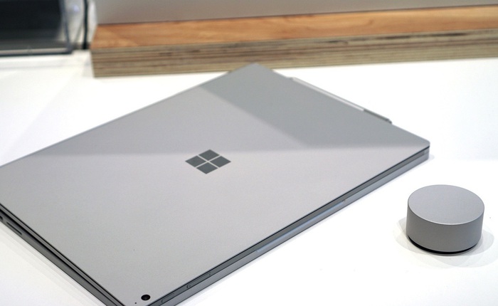 Phủ vải lên bàn phím, biến gốm thành linh kiện bên trong... Microsoft đã biến Surface Book 2 thành tác phẩm nghệ thuật như thế nào