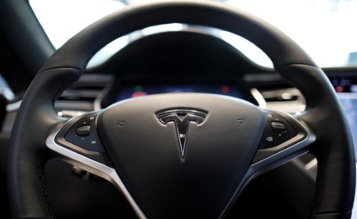 Tesla mất vị trí nhà sản xuất ô tô giá trị nhất nước Mỹ vào tay GM dù sẽ phát hành Tesla 3 vào cuối tháng 7