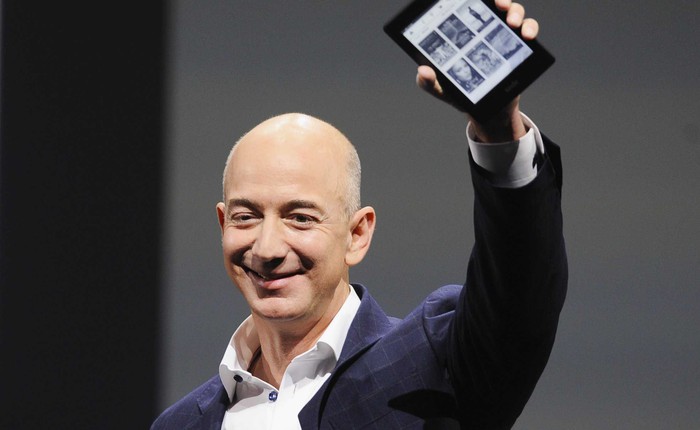 CEO Amazon Jeff Bezos: "Tự công kích quan điểm của bản thân là việc làm cần thiết"