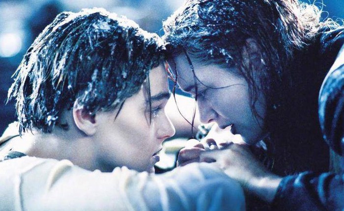 Sau 20 năm, đạo diễn Titanic mới quyết định chia sẻ lý do tại sao Jack không leo lên ván nằm cùng Rose