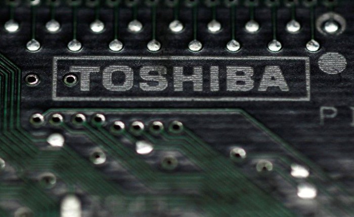 Toshiba cảnh báo Western Digital không được can thiệp vào việc bán mảng chip nhớ của hãng