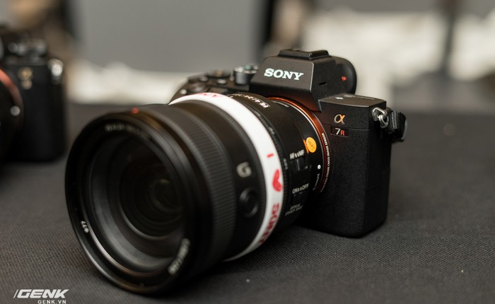 Trên tay máy ảnh không gương lật Sony A7R mark III: Tiệm cận với sự hoàn hảo